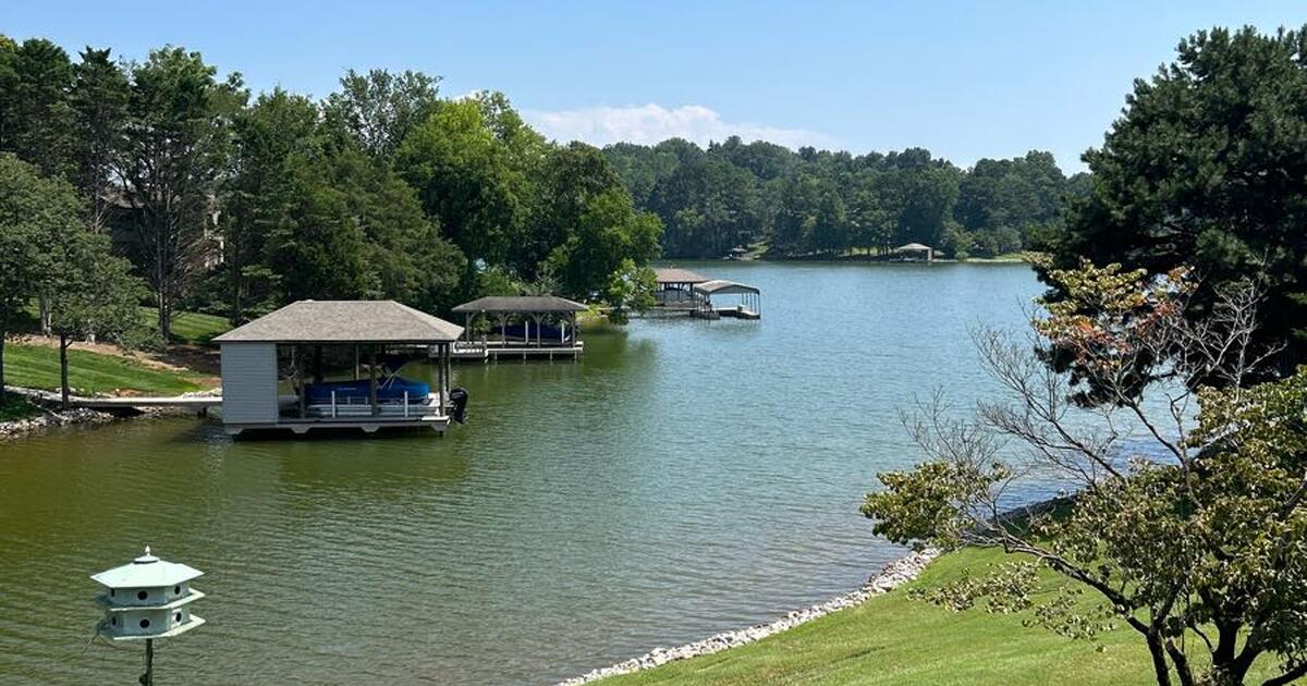 Lakefront Townhouse for rent for 3200 in Loudon, TN For Sale & Free