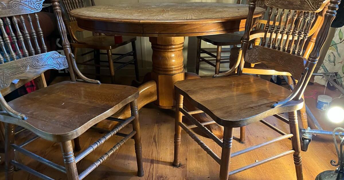 Dinning room table and 5 chairs for 50 in Lake Oswego, OR Finds