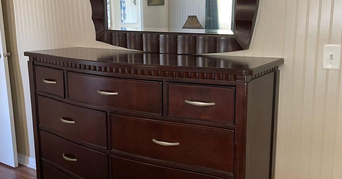 Matching Dressers and nightstands (4 pieces) for 450 in Venice, FL