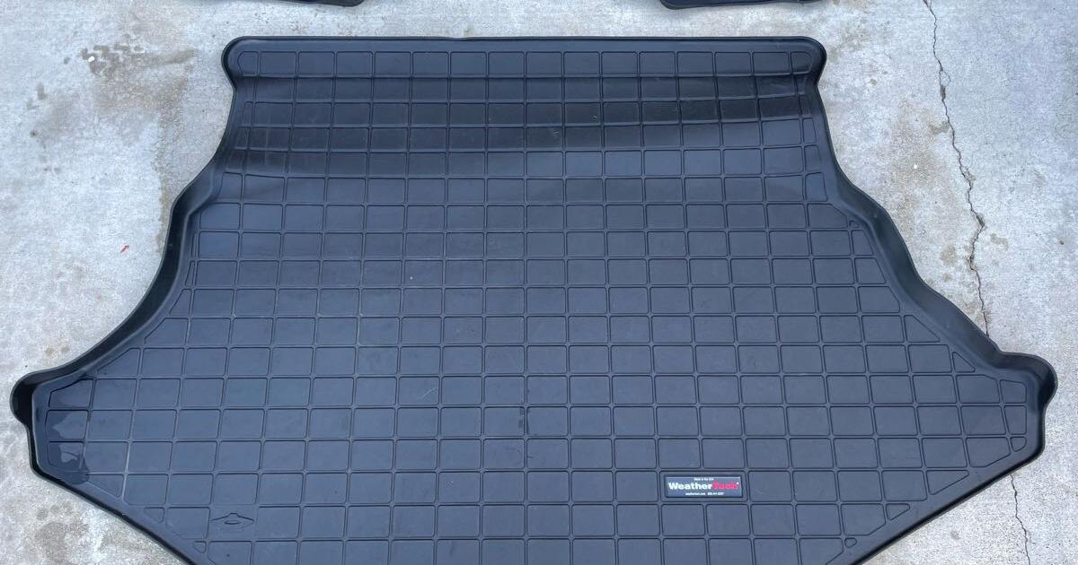 Weather tech floor mats Toyota Venza 20092015 for 100 in Valencia, CA