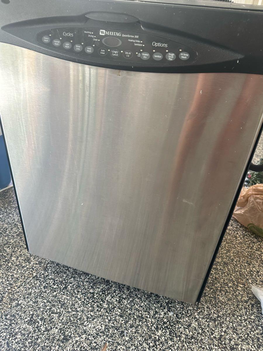 Maytag quiet series 300 built in dishwasher for 75 in Eatonton, GA