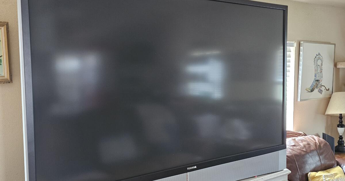 70" Toshiba projection tv for Free in Houston, TX For Sale & Free