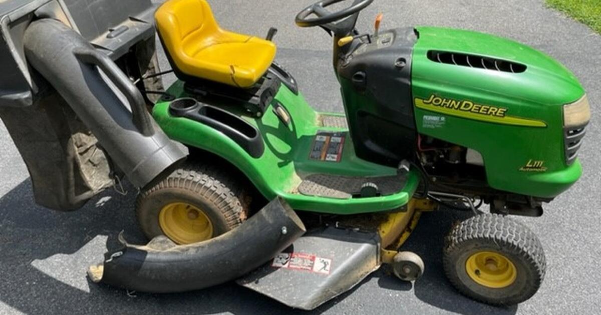 L100 John Deere Lawn Tractor for Free in Palmyra, VA For Sale & Free