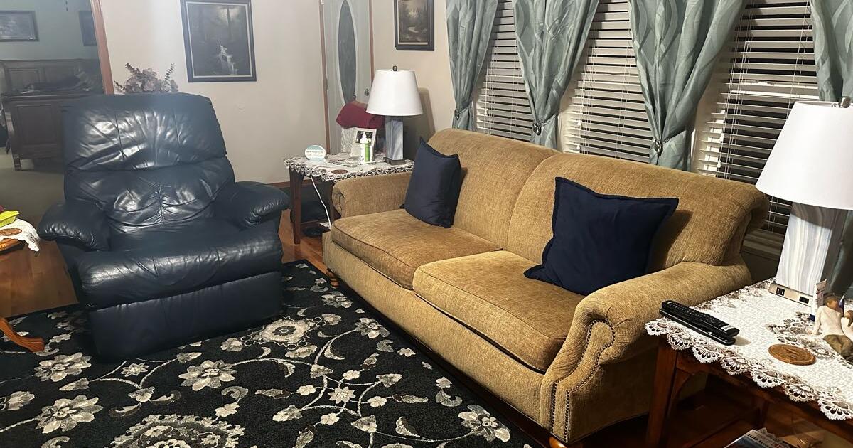 4 piece furniture for sale for 350 in Mooresville, IN For Sale