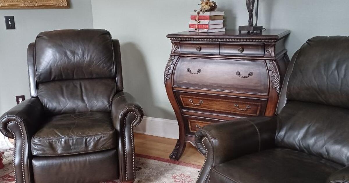 Leather recliners by Haverty for 400 in Alpharetta, GA For Sale