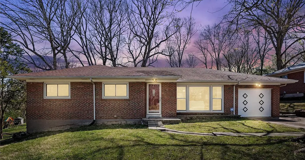 House in Ladue Schools for rent for 2500 in St. Louis, MO Finds