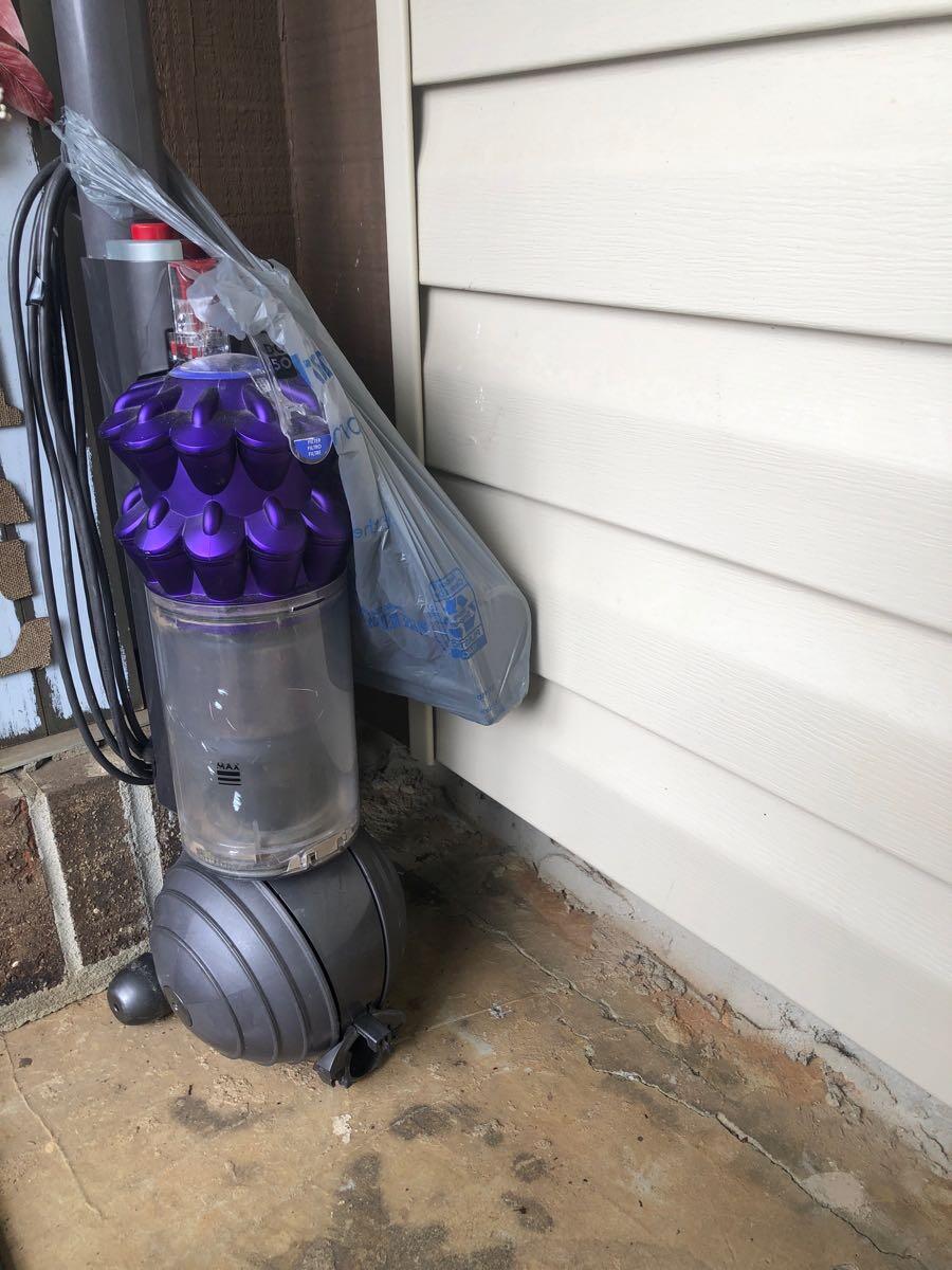 Dyson vacuum for 5 in Warner Robins, GA For Sale & Free — Nextdoor