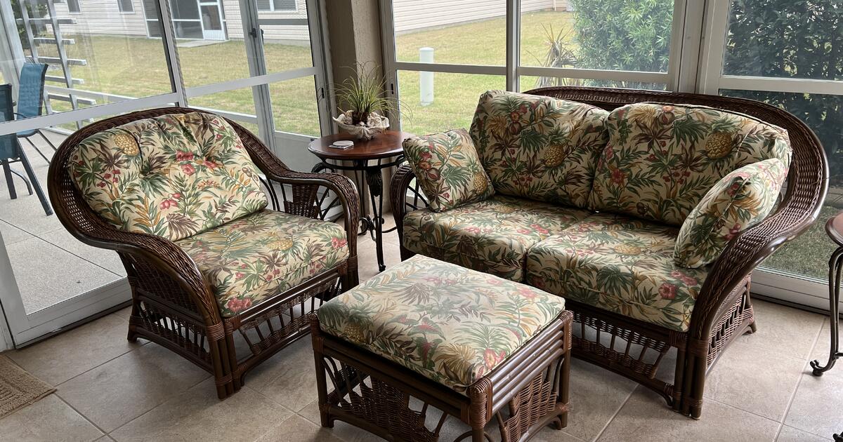 Sale Pending Lanai Furniture for 450 in The Villages, FL For Sale