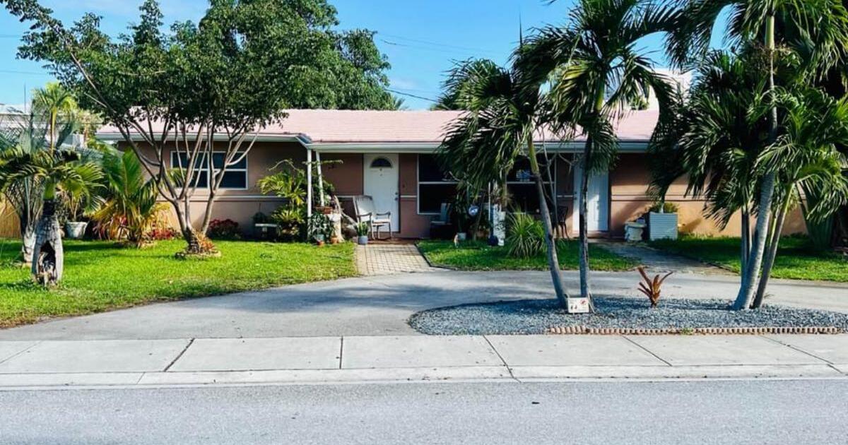 2/1 in the Cove for Rent Fenced Yard 2000 per month for Free in