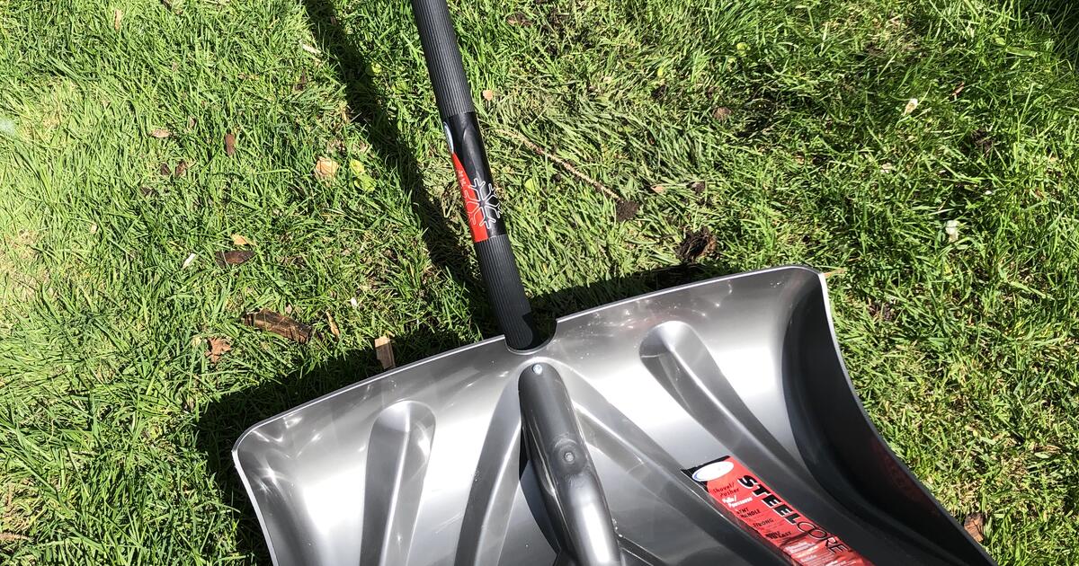 Suncast Bent Handle Snow Shovel for 15 in Auburn Hills, MI For Sale