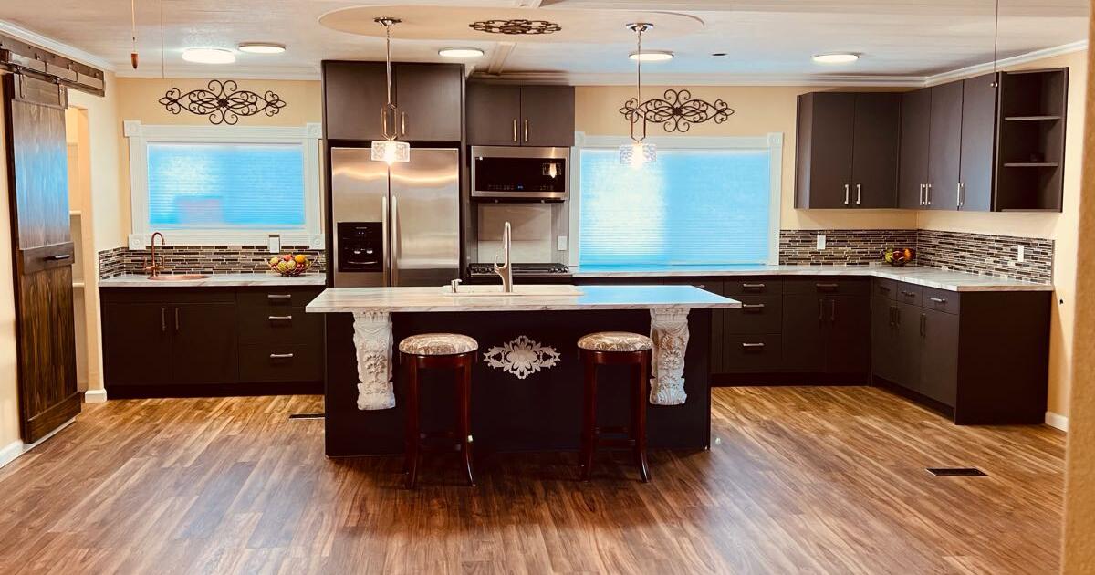 Fully Remodeled 2 Bed 2 bath Manufactured Home 55+ Park for 175000 in