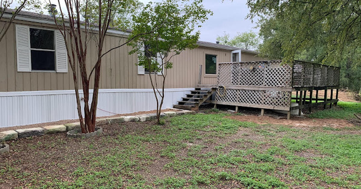 Mobile Home on 1+ Acre for Lease for 1350 in Coupland, TX Finds