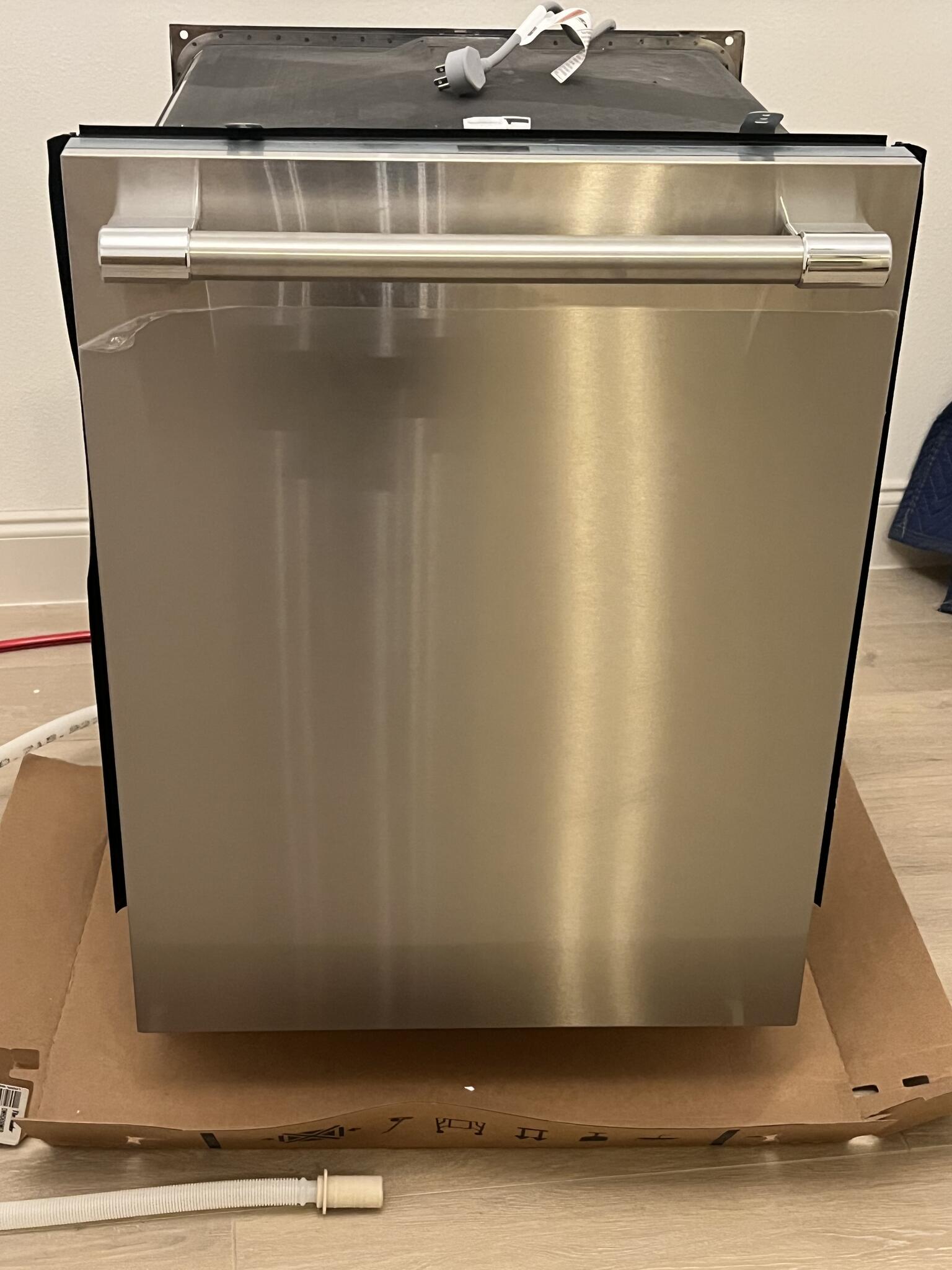 New Thermador Dishwasher DWHD650WFP for 1000 in The Woodlands, TX
