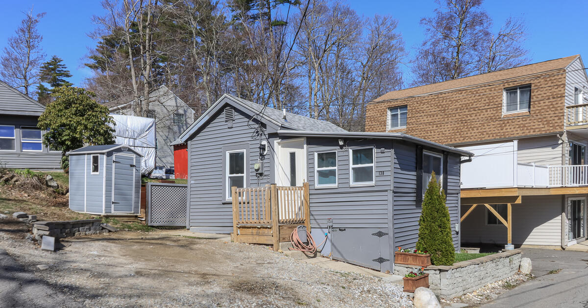 YEAR ROUND COTTAGE ON BIG ISLAND POND WITH WATER VIEWS! for 239000 in