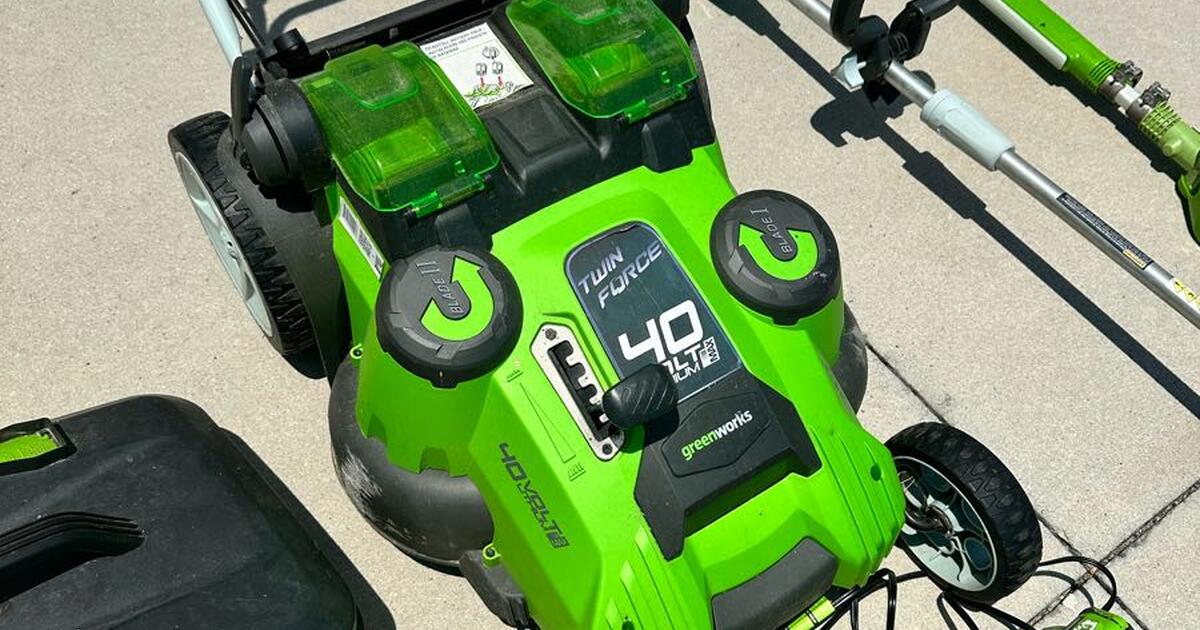 Greenworks Lawn care 40V Lithium Battery Set for 95 in The Villages