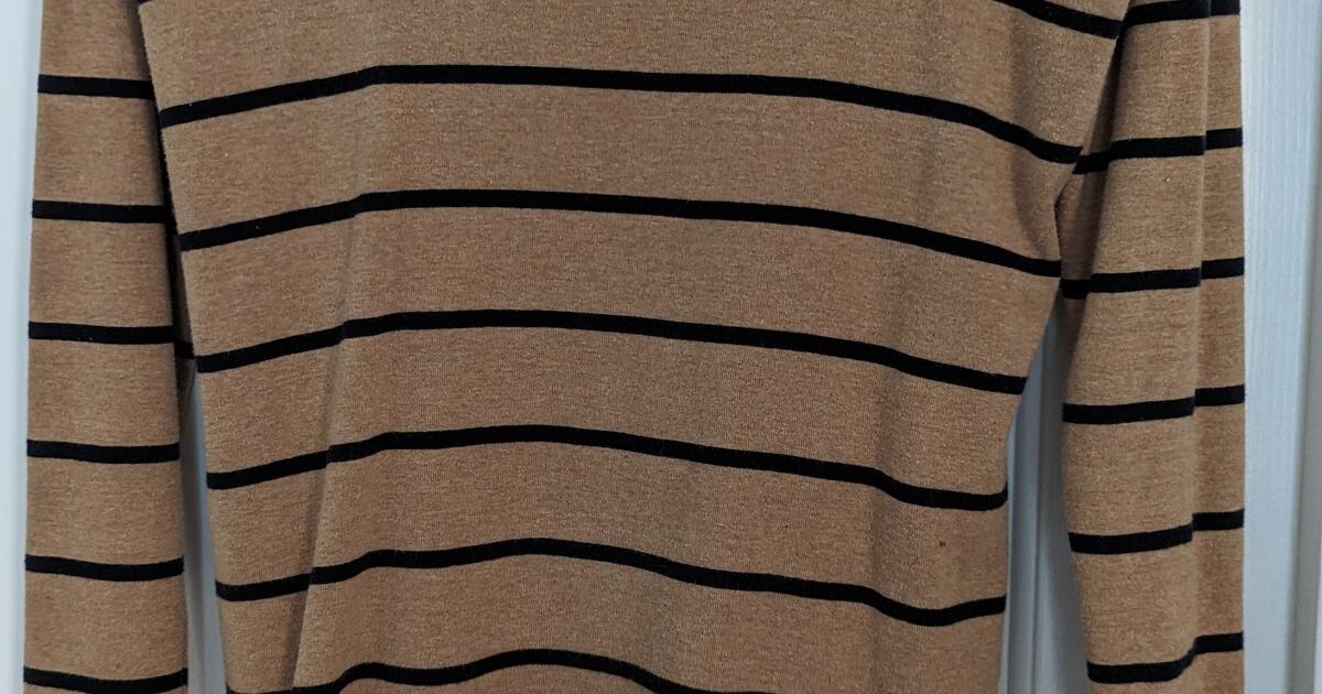 LANDS END TOP / Tap On picture for 2 in Cary, NC For Sale & Free