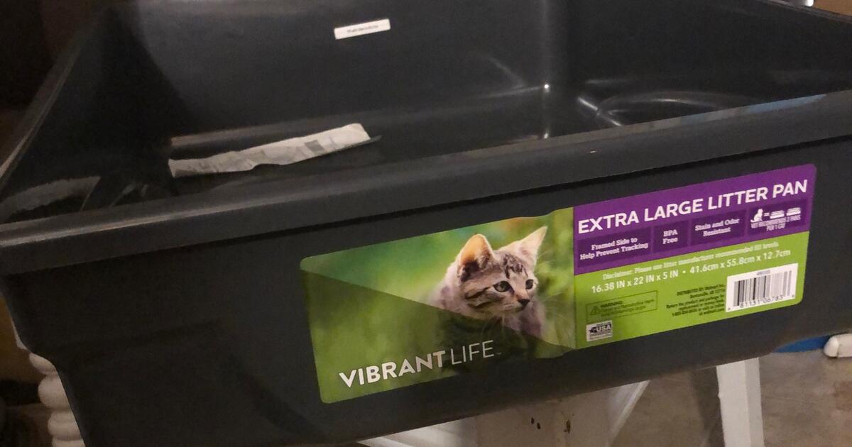 Extra large cat litter pan made by Vibrant life 16.38x22x5/Arenero para  gatos extra grande for $8 in Garner, NC