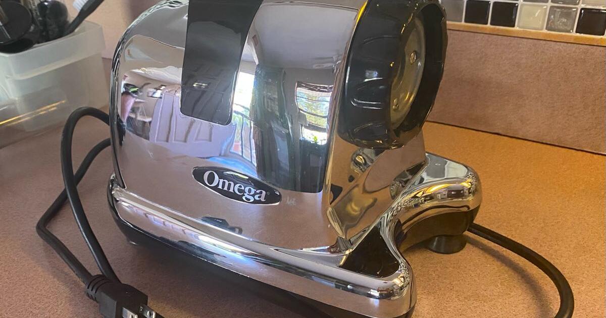 Omega J8006HDC Cold Press Slow Masticating Juicer for 110 in Edgewater