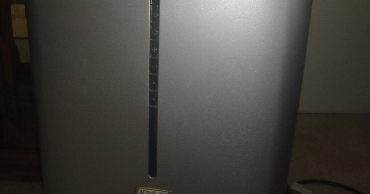 Idylis portable air conditioner/dehumidifier with remote for 120 in