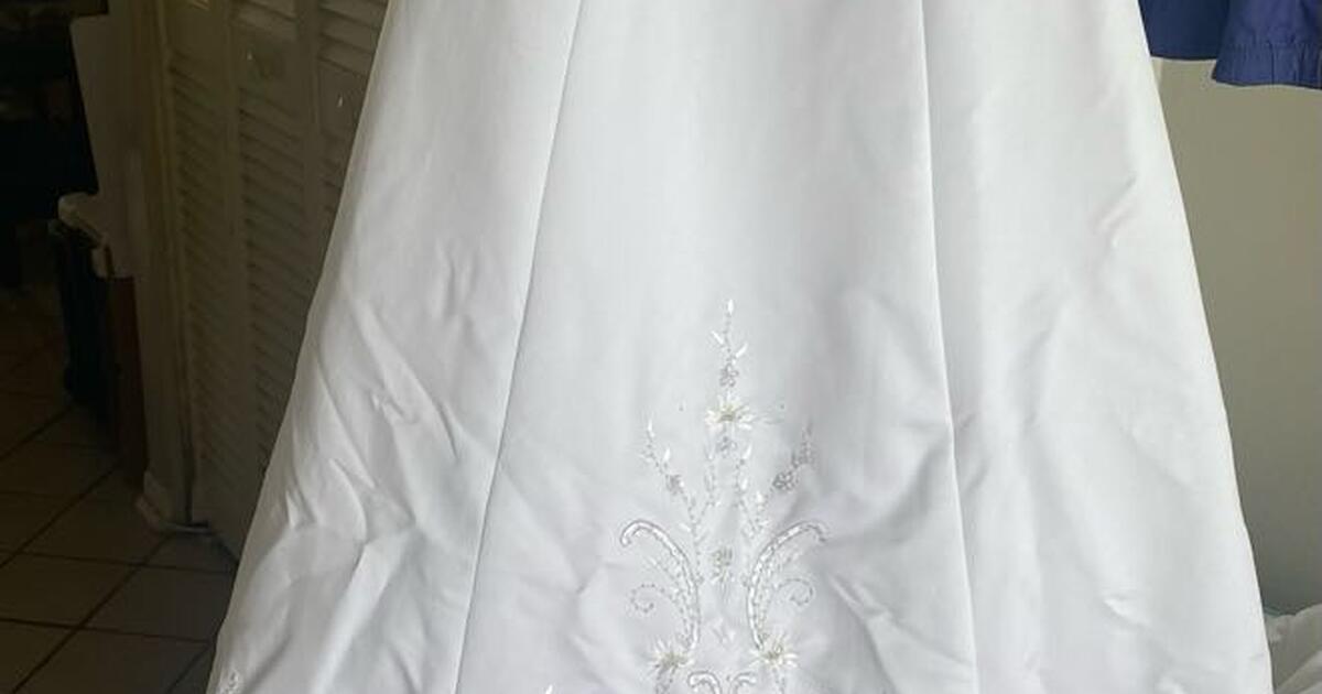Wedding dress for 600 in Pompano Beach, FL Finds — Nextdoor