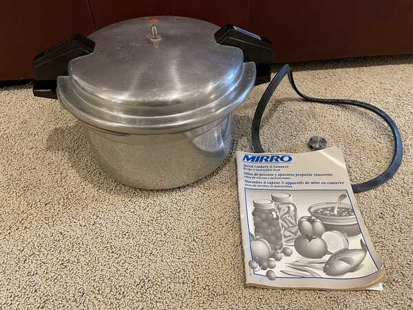 Vintage Mirro 12 Quart pressure cooker Canner Model M-0512 IN BOX