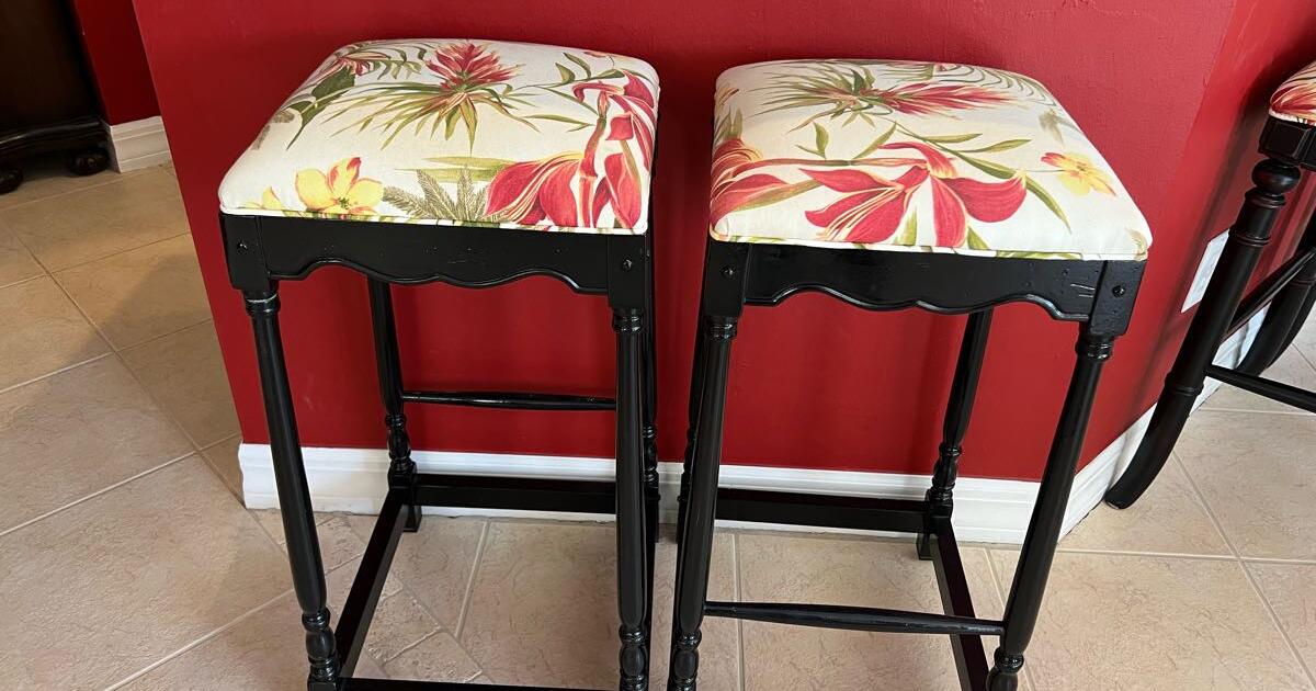Free pair of 30” high barstools for Free in Naples, FL For Sale