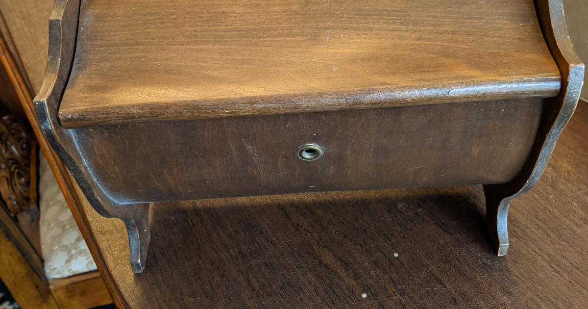 Antique box for 20 in Brecksville, OH For Sale & Free — Nextdoor
