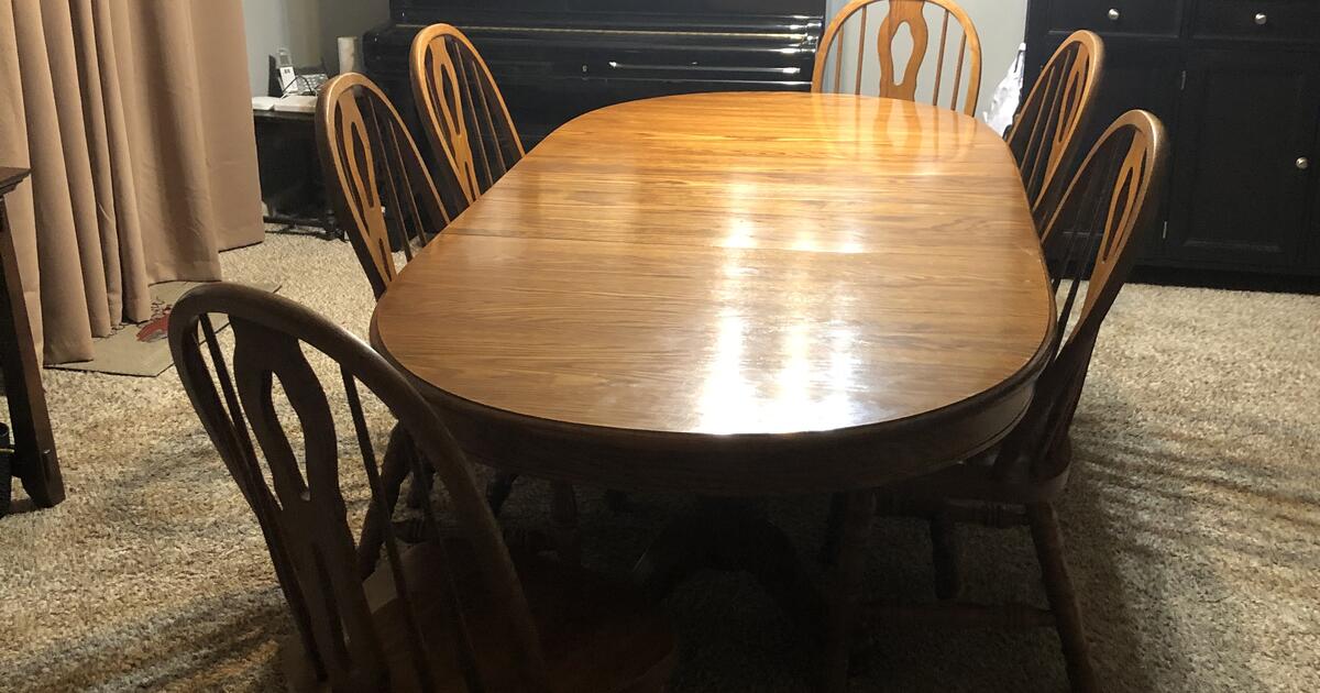 Solid Oak Tell City Dining Room Table, 8 Chairs, and 2 Leaves for 300