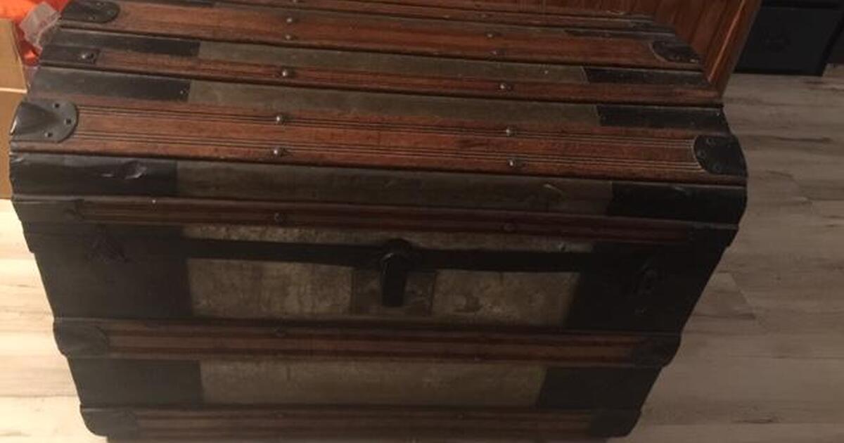 Antique Victorian Round Top Steamer Trunk for 200 in Norwich, CT For