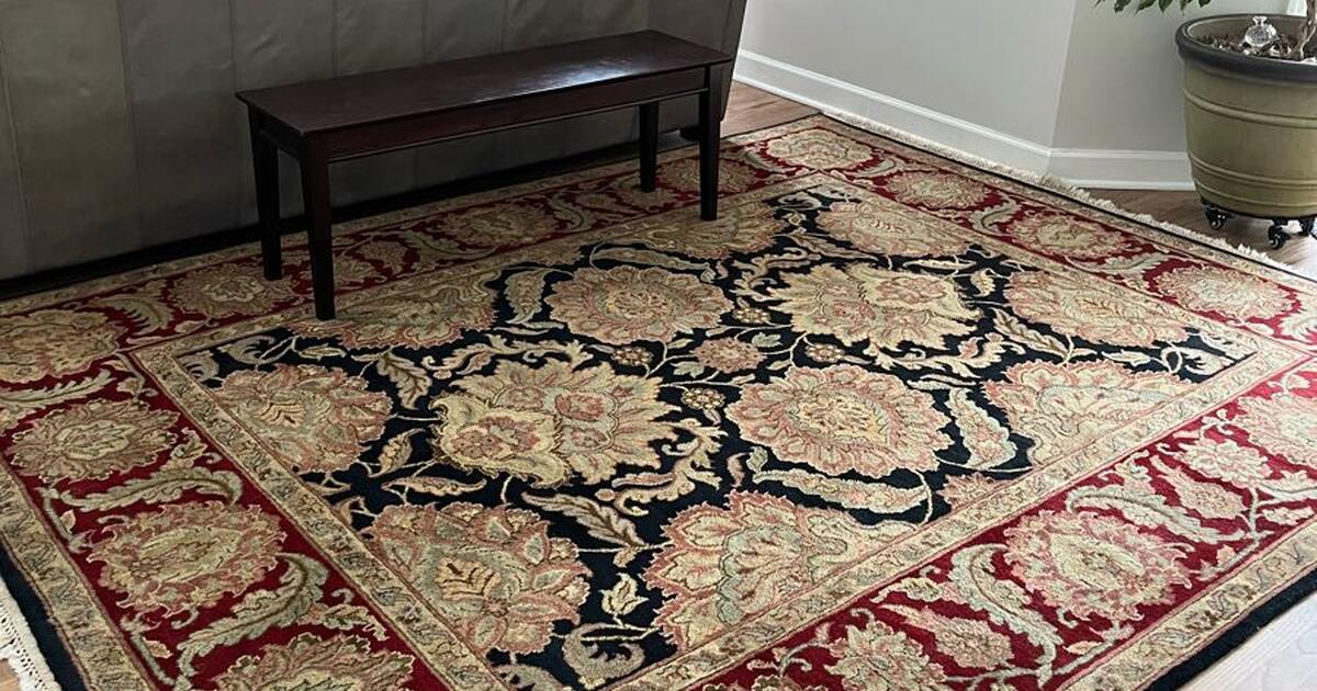 2 Hand knotted thick rugs 8 by 10 for 100 in Greensboro, GA For Sale