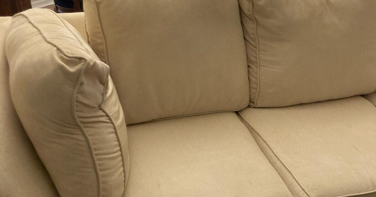 Free couch for Free in Kissimmee, FL For Sale & Free — Nextdoor