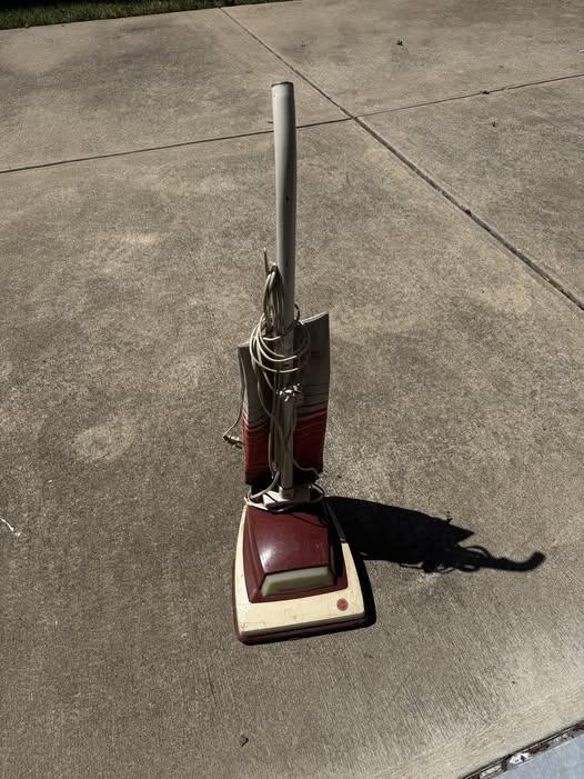 Vintage Vacuum Cleaner - works
