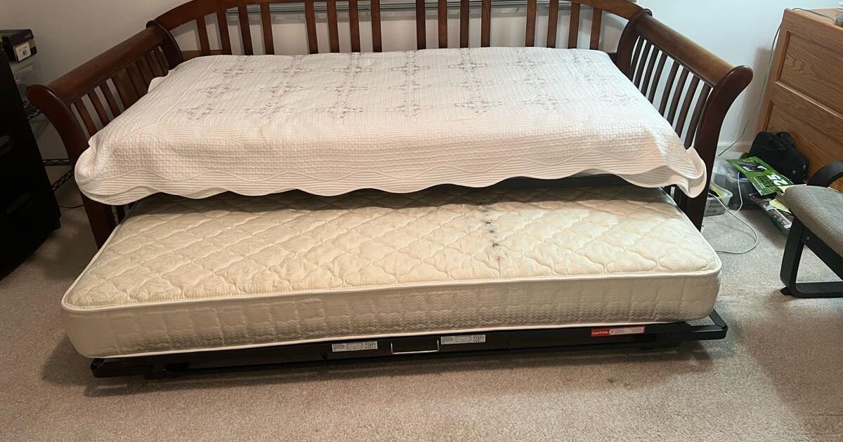 Day Bed Trundle Bed for Free in Boynton Beach, FL Finds — Nextdoor