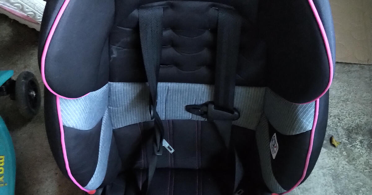 Evenflo Maestro Booster Car Seat, Taylor (used) for 20 in San