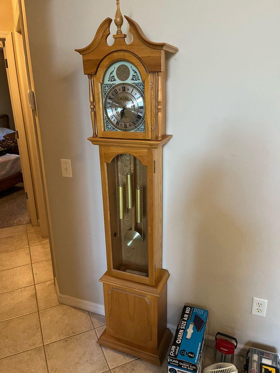 Grandfather Clock for Free in The Villages, FL For Sale & Free — Nextdoor
