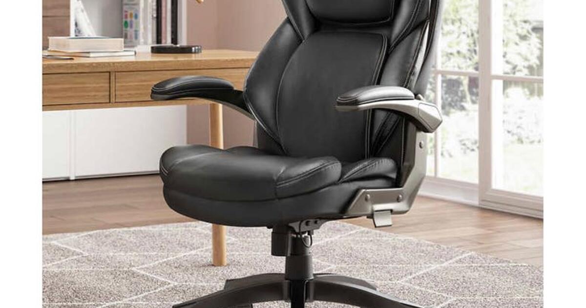 LaZBoy Padded Black Leather Managers Executive Chair for 95 in Hendersonville, TN For Sale