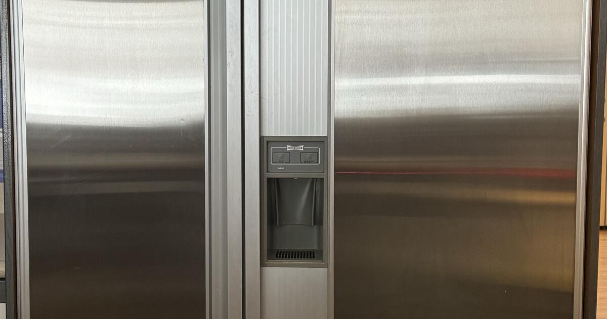 Sub Zero 590 Stainless Steel Fridge for 250 in Cherry Hills Village
