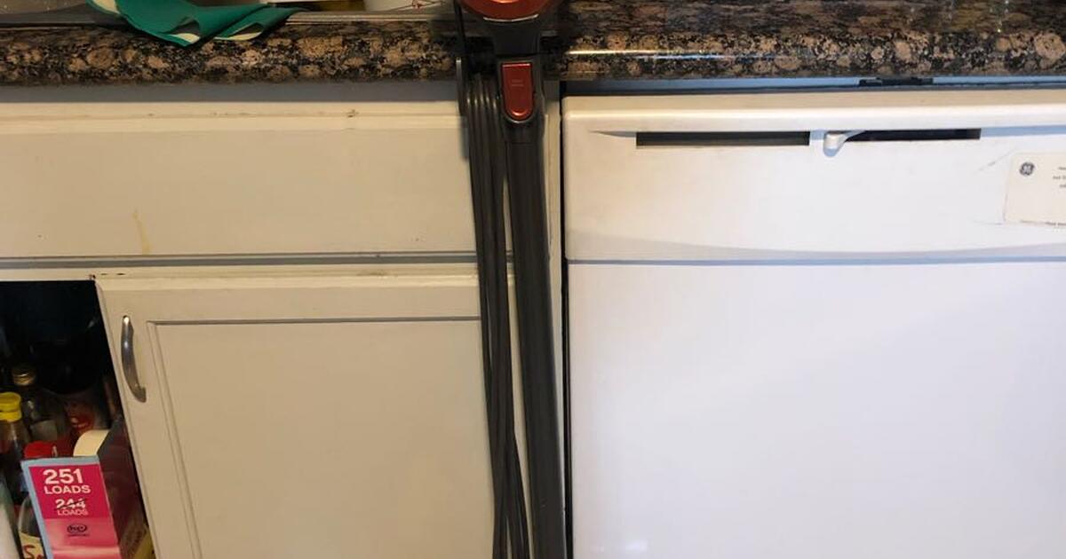 Shark Rocket UltraLight Corded Upright Stick Vacuum HV301 Bagless