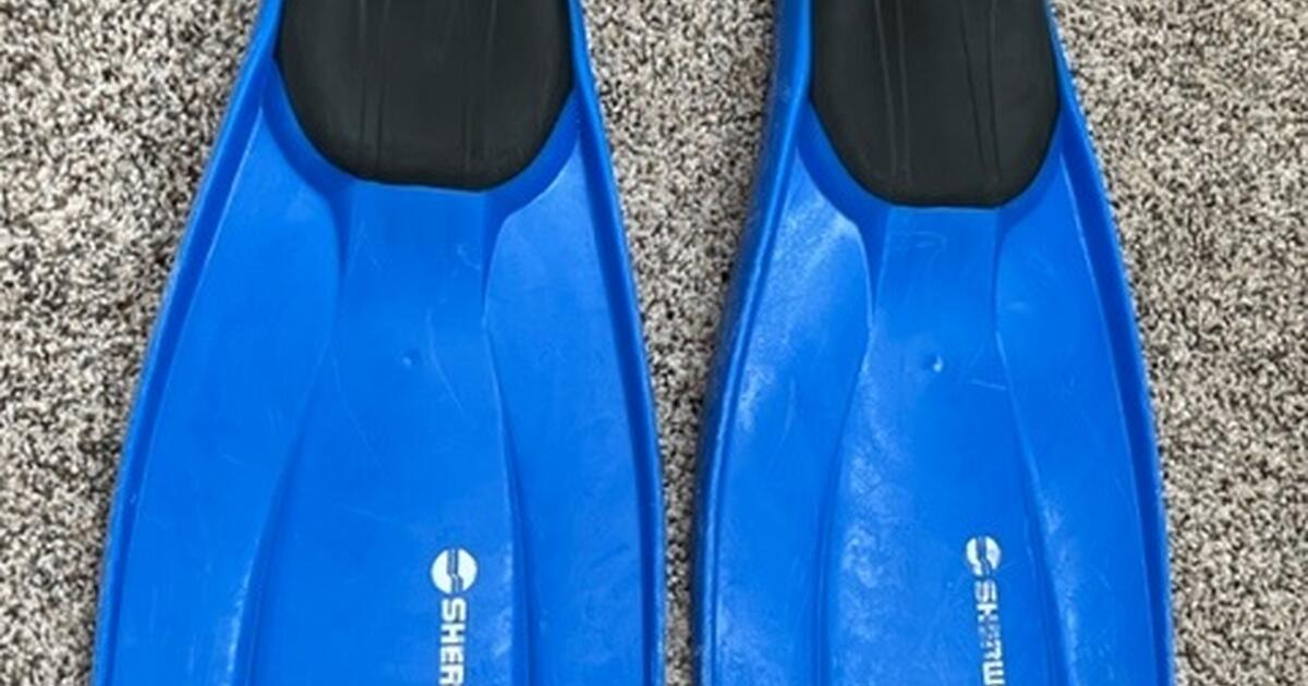 Scuba/Snorkeling Fins/Flippers size Small open heel for 59 in