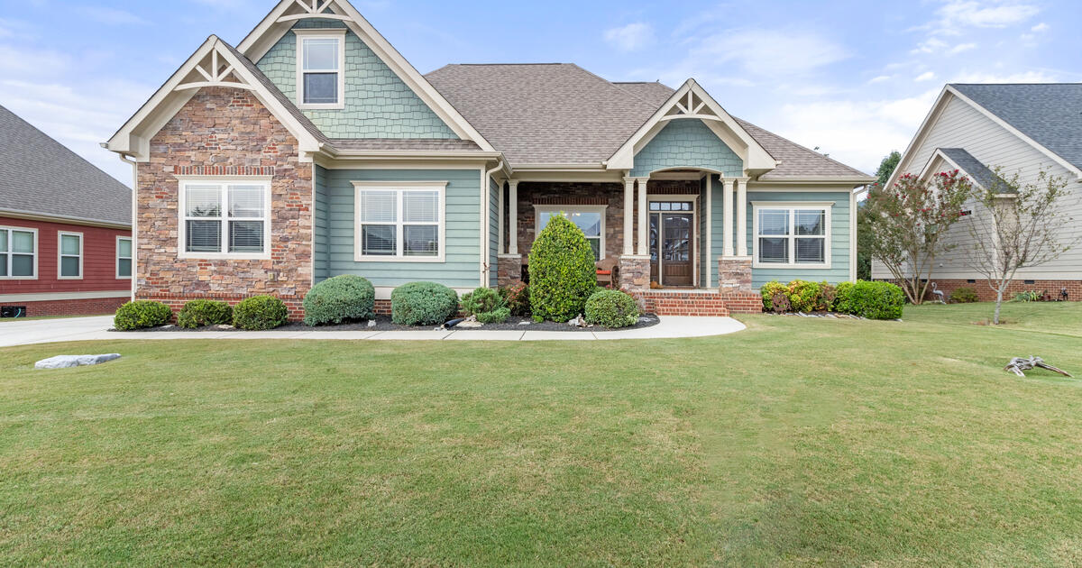 SOLD 10/27/2023 450,000!! Exquisite Home in Gate Community! 8823