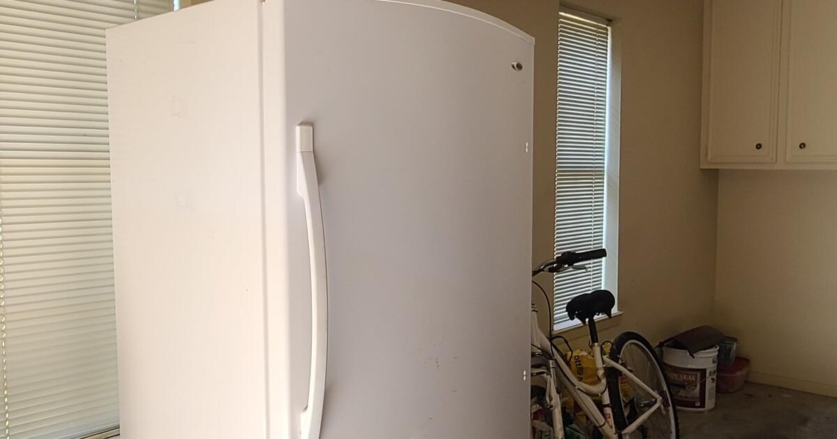 Amana UPRIGHT Freezer 22.1 Cubic for 350 in Tyler, TX For Sale