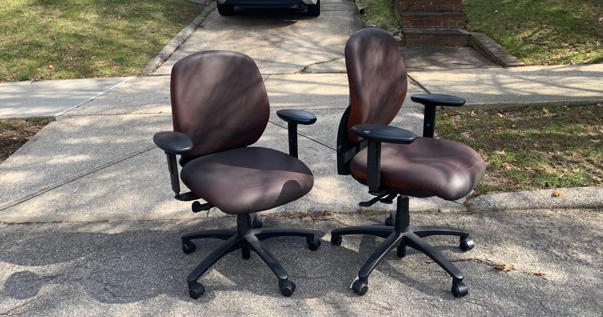 FREE CURB Office Swivel Chairs Flushing 167th ST between 3233 AVE