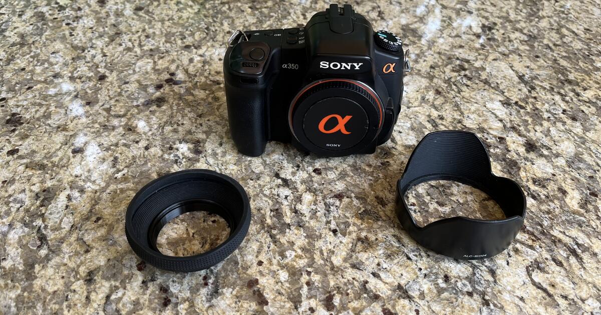 Sony a350 camera with 2 lenses, bag, extra battery and Compact Flash