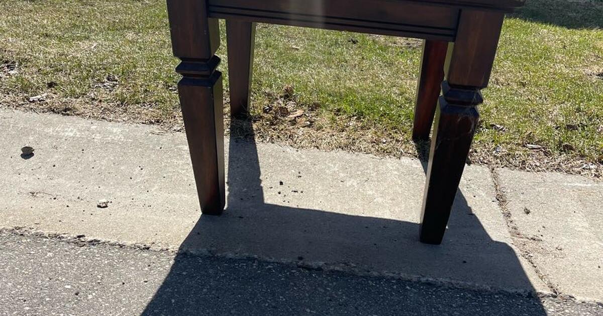 Free end table for Free in Chanhassen, MN Finds — Nextdoor