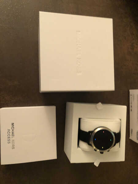 Smartwatch michael 2025 kors mkt5049