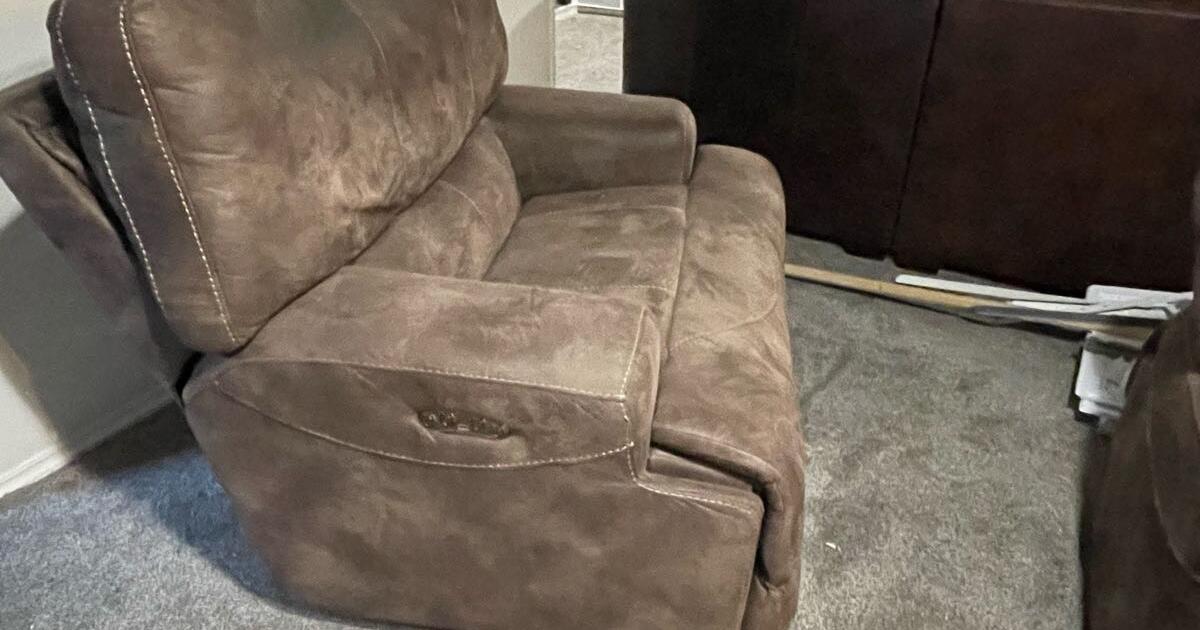 Oversized Recliners for 200 in Somerdale, NJ For Sale & Free — Nextdoor