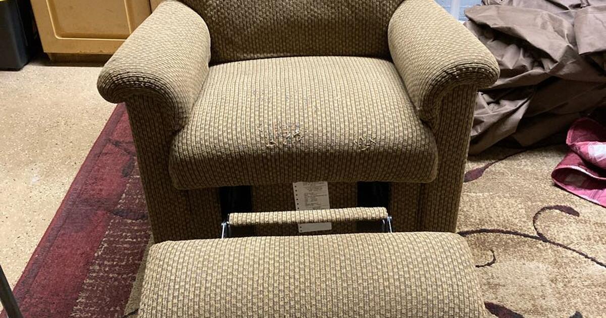 Lazy boy recliner for Free in Beaumont, CA For Sale & Free — Nextdoor