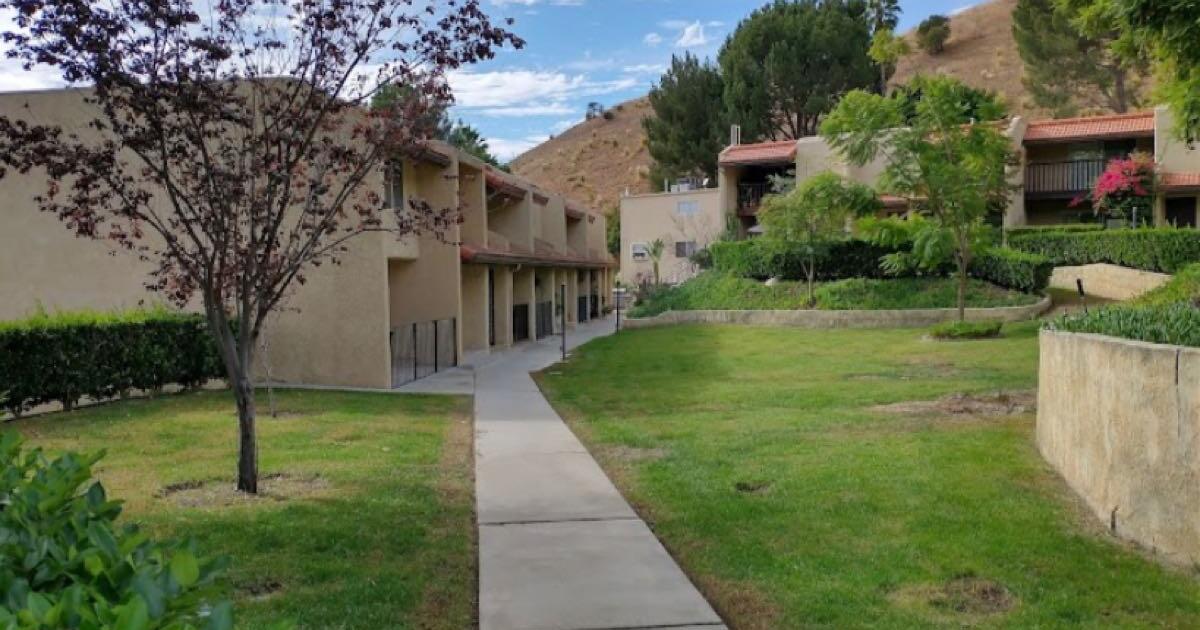 CABRINI VILLAS BURBANK private room with private bathroom for rent