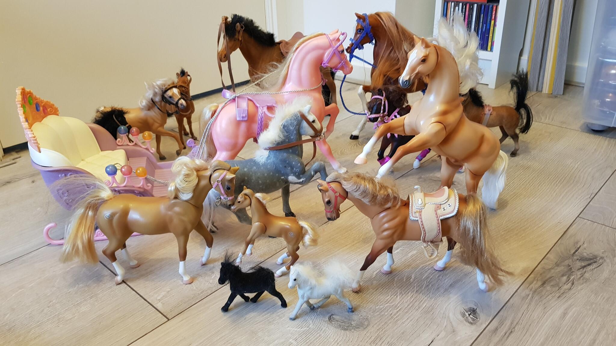 baas Wacht even klassiek Barbie Paarden Incl Koets En Stal Voor 25 € In Ede, GL | Gratis/Te Koop —  Nextdoor