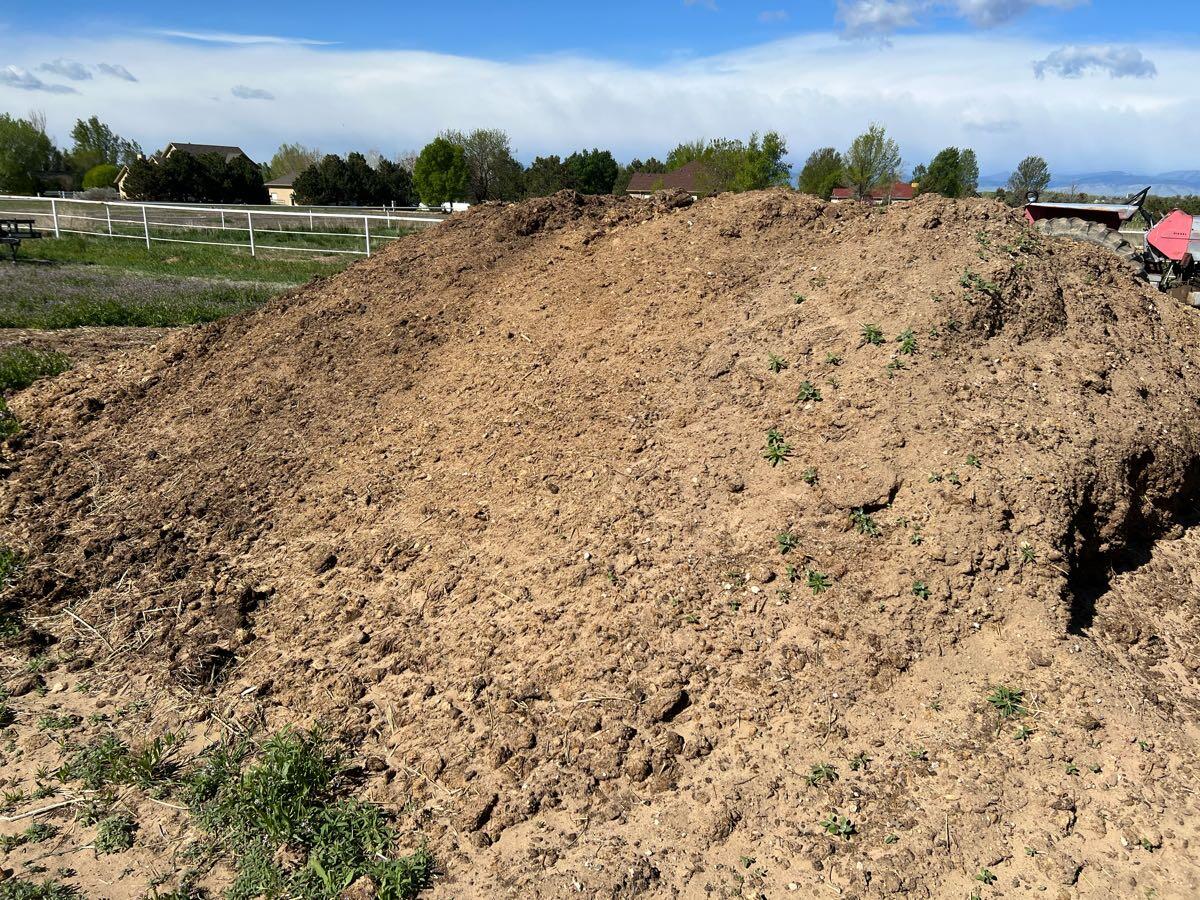 Horse manure garden soil for 30 in Longmont, CO For Sale & Free